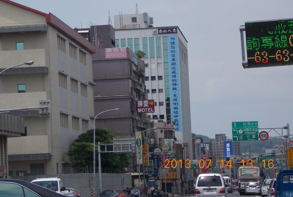 桃園市介壽路團管局牆面廣告