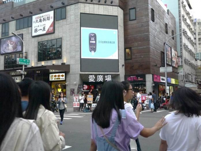 台中一中商圈電視牆(一中街)